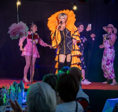 große Travestie-Show mit Amanda Prestige 